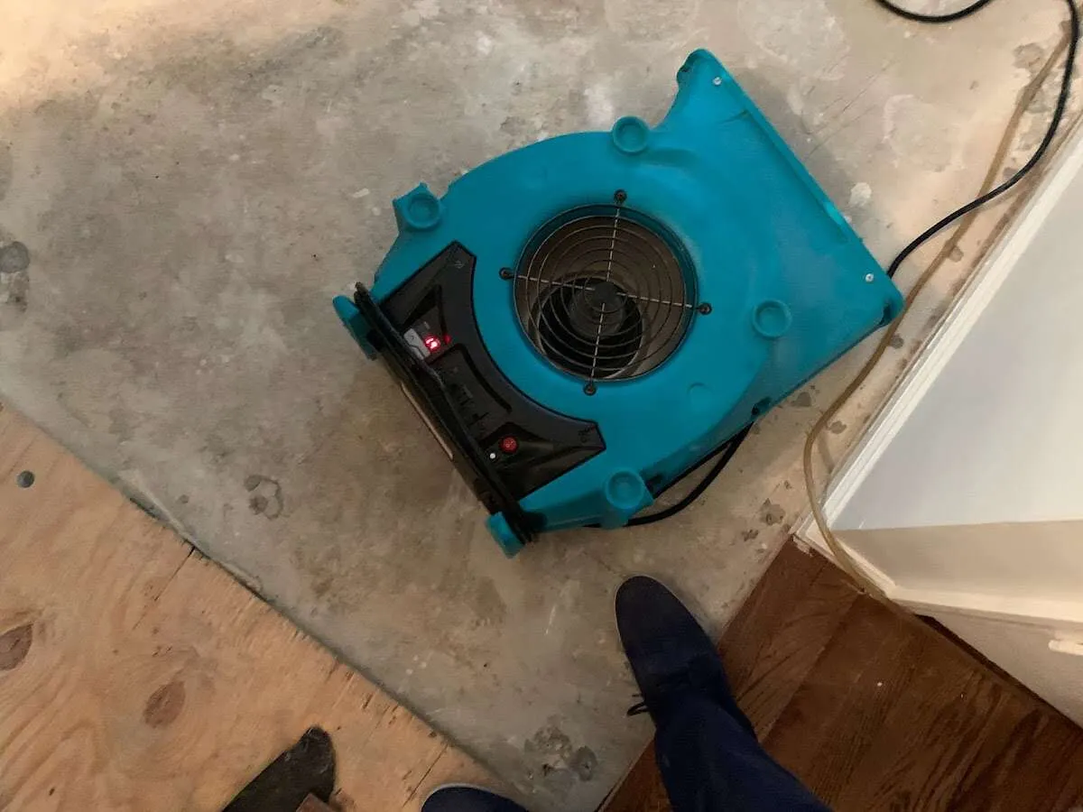 Air mover drying subfloor during Leak Detection & Repair in Othello